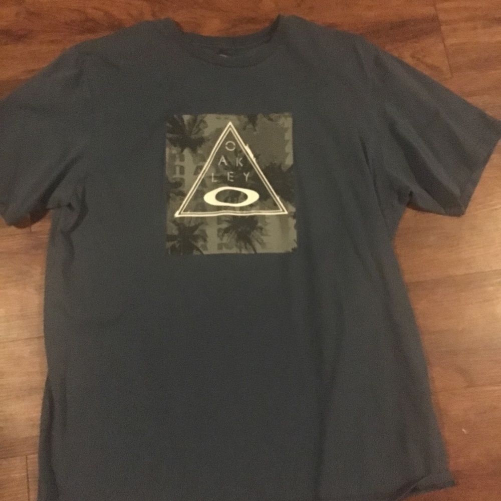 Oakley T-shirt